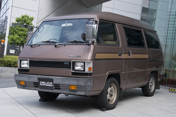 5ナンバー車枠いっぱいの1690mmまで全幅を拡大した2代目デリカ“スターワゴン”