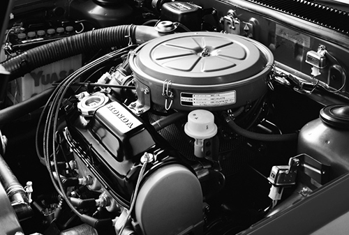 エンジンはアコードと同じ1.8L SOHCのCVCC8バルブを採用。5MTは90馬力、ホンダマチック2ATは85馬力だった