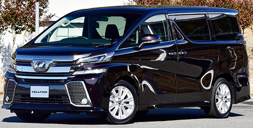 ’16年12月の販売台数7520台。直4、2・5ℓのガソリンとハイブリッド、V6、3・5ℓのガソリンと選択肢も豊富
