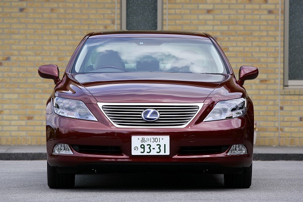 2006年登場のLS600h。