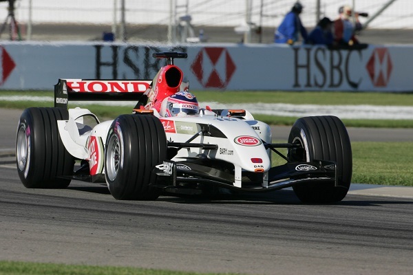 2003年にはインディ500の舞台、インディアナポリススピードウェイのオーバルコースに、インフィールド区間を組み合わせたコースでF1の表彰台に上がっている