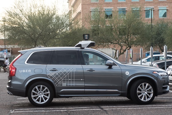 ボルボ XC90をベースにするウーバーの自動運転実験車。