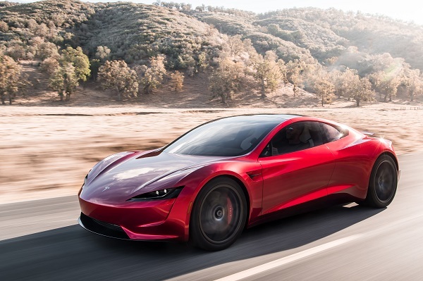 テスラの新型ロードスター。その導入記念車が「ファウンダーズ・シリーズ」で予約時に車両価格全額を支払う必要がある