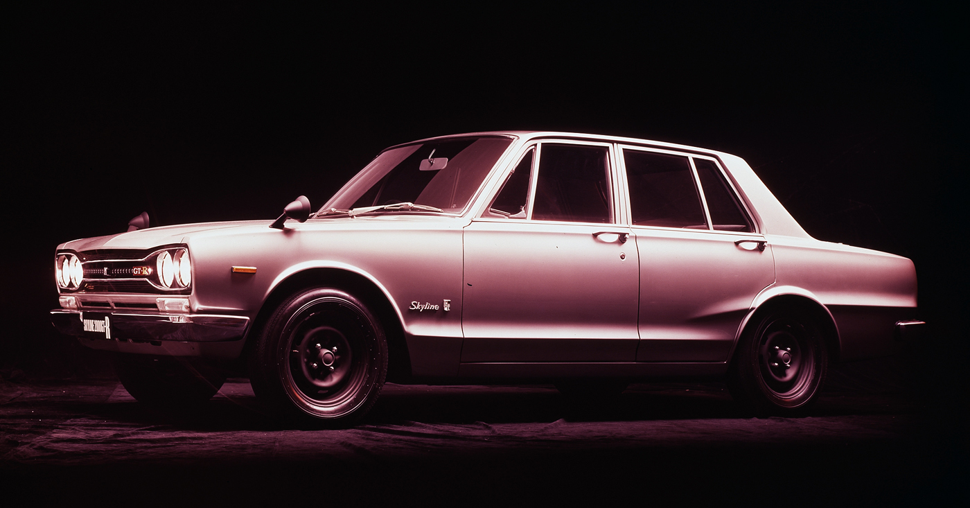 日産だけでなく、日本自動車界を代表するグレード名「GT-R」。長くトップブランドとしてその名を轟かせ、2007年12月以降は「車名」となった