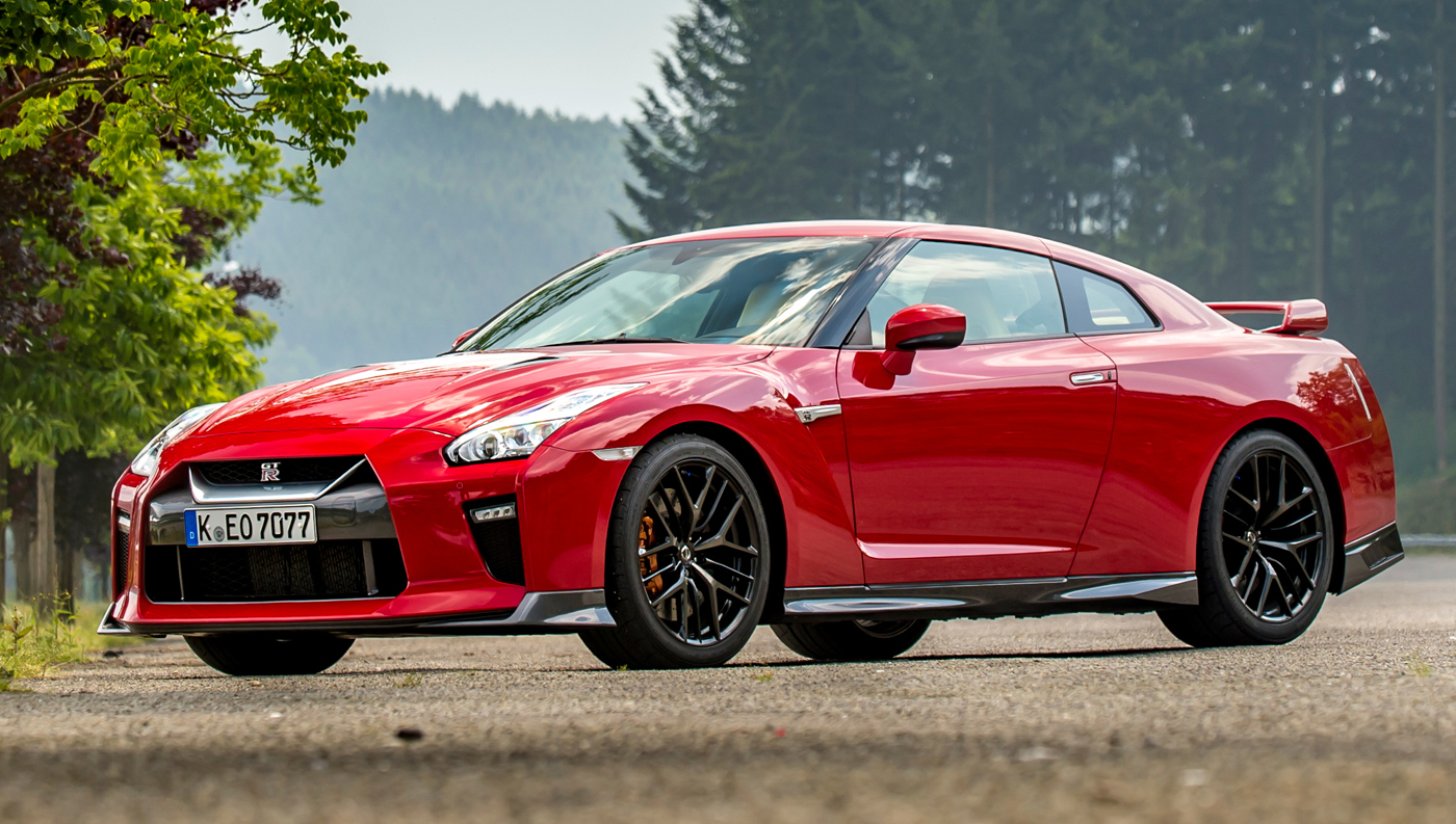 世界最高峰のスポーツカーとして君臨する「GT-R」。この「グレード名のほうが車名よりもブランド力を高めたので、車名として独立する」というパターンは、ほかにもスバルWRXや三菱ランサーエボリューションなどがある