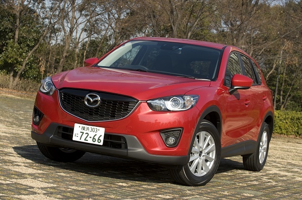 初代CX-5(2012年登場)。ガソリンエンジン、ディーゼルエンジン、トランスミッション、ボディ、シャシーとSKYACTIV技術を全面採用した初めての車種として、今に至るマツダの礎を築いた
