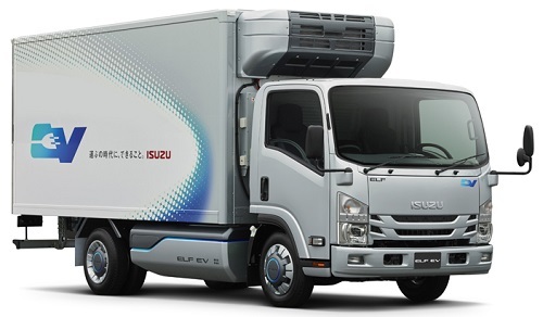 2018年末までの量産化を目指す小型EVトラック。最大積載量3トン。車体下部にリチウムイオン電池を搭載し、航続距離は100㎞以上。冷凍機などの架装物も、バッテリーの電力で作動させることができる