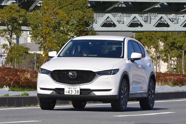 マツダ CX-5。価格は249万4800円から。予算的にはガソリン車(2Lと4WDの25S)が射程圏内。ディーゼル車は300万円超となる