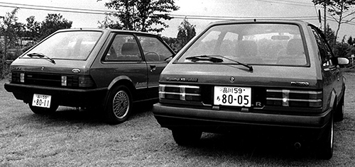 左が姉妹車のフォードレーザーターボで右がファミリアターボ。レーザーターボは車重が860kgと5kg軽かった