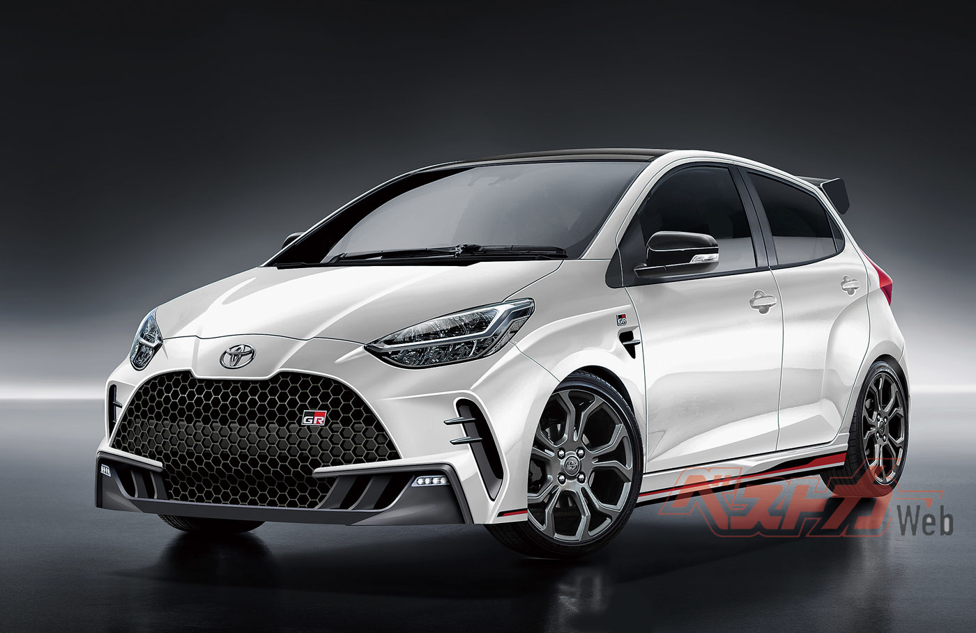 スポーツモデルの「GR」仕様は新開発の1.6L直3ターボを搭載。ワイドフェンダーを採用して3ナンバーサイズになる。WRC(世界ラリー選手権)に参戦するヤリスが、新型では「そのイメージ」を色濃く反映したモデルとなる