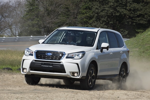 2012年登場の4代目はアイサイトも搭載。CX-5やエクストレイルといった2000年代以降に誕生したライバルと比べると、その堅実さが光る