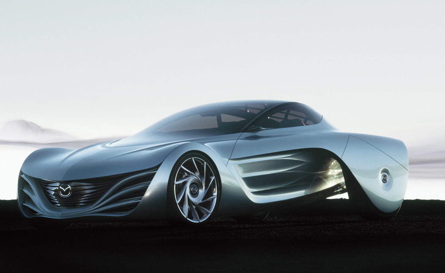 2007年の東京モーターショーに出品されたマツダのコンセプトカー「大気」。新世代ロータリーエンジン「RENESIS(16Xロータリーエンジン、800cc×2)」をFRレイアウトで搭載していると発表された