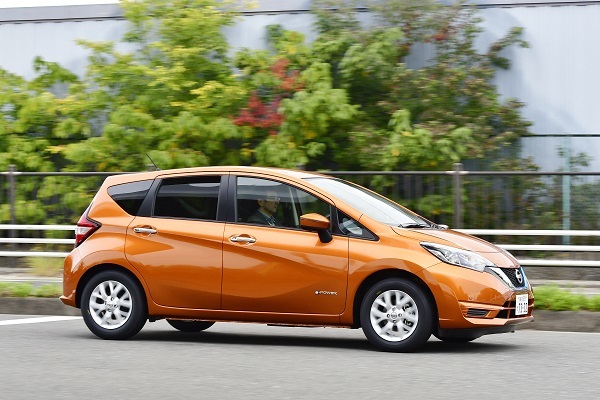 登録車No.1の日産 ノート。軽を含めたランキングを見ても登録車では唯一の