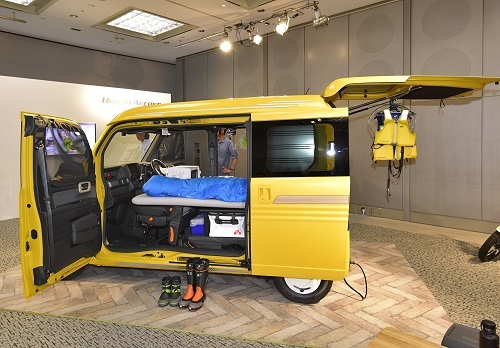 ご覧のとおり車中泊スペースが完成!! 秘密基地感がすごい