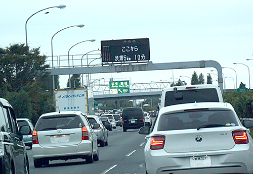 結局のところ、渋滞する高速道路では左車線を走るのが最も早く目的地に到達できるというのが調査結果である。あまり「ウロウロ」しないことが得策なのだ