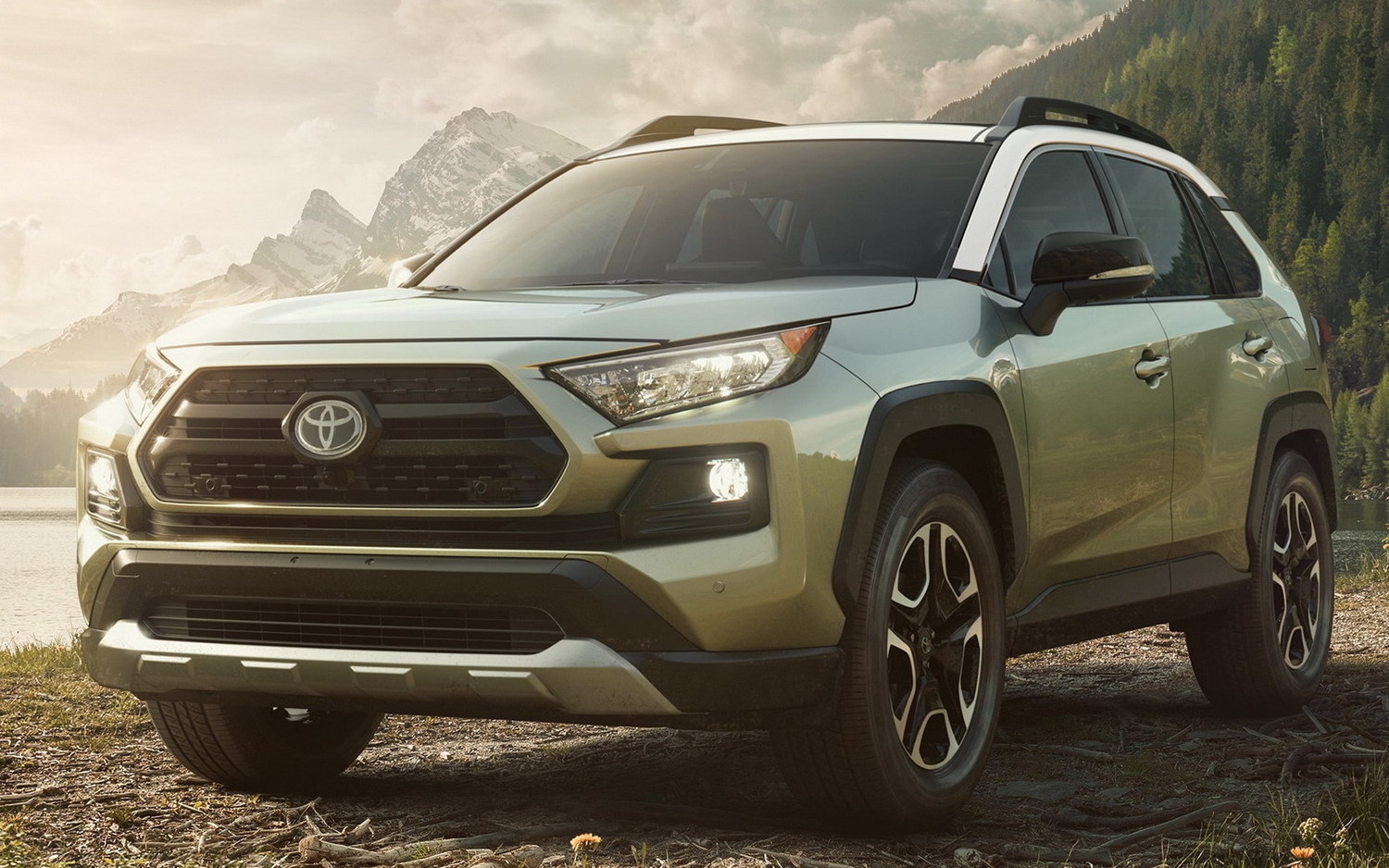 これまでのRAV4はネッツ店の専売だったが、来年4月にデビューする新型RAV4はネッツ店とカローラ店の2系列の販売になりそうだ