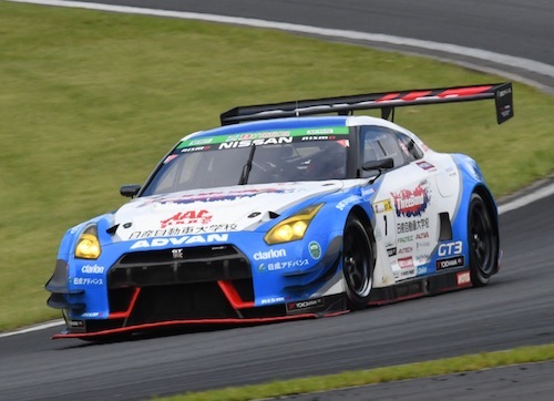 国産メーカーではGT3化トップバッターのGT-R。GT3ではFRだがスーパー耐久では近年チャンピオンを獲得