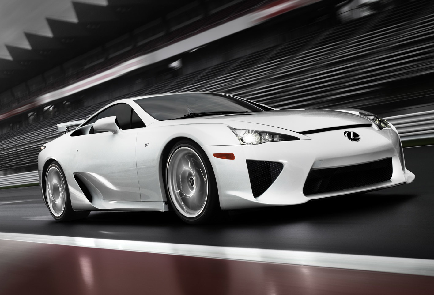 2009年に世界限定500台で発売されたレクサスLFA