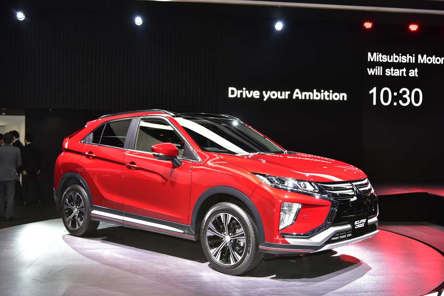 三菱の久々の新車となる「クーペSUV」、エクリプスクロスは3月に登場