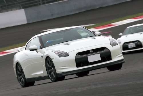 順調に走行を重ねる小川号。R35の性能はやはりサーキットでないと発揮できない