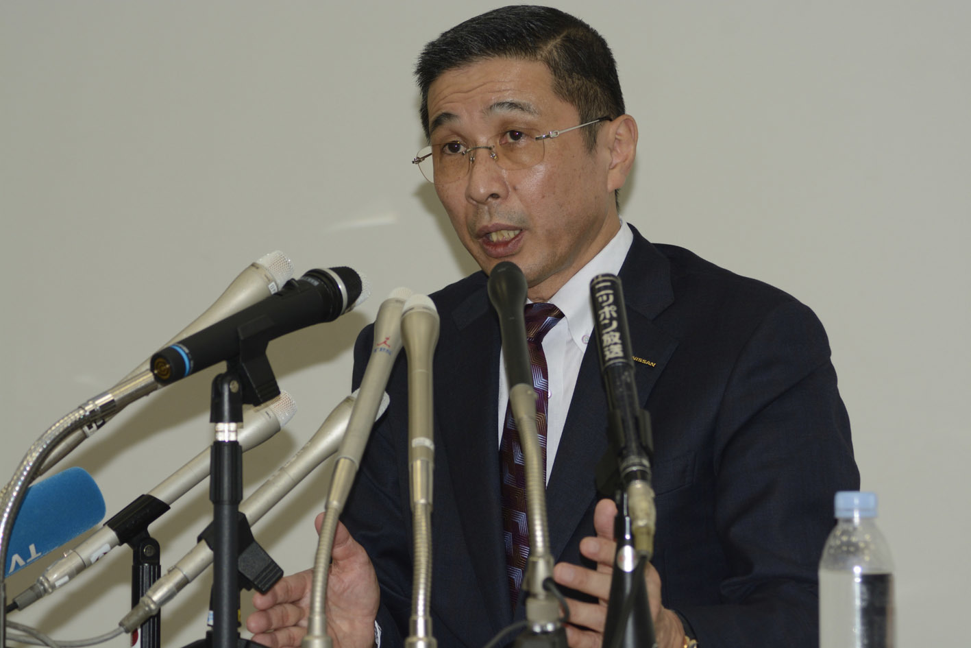 記者会見で謝罪した日産の西川廣人社長。報酬を一部返上し、自工会会長としての活動を一部自粛した