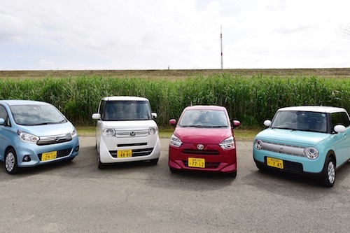 写真のデイズ、N-BOX、ラパン、ミライースは4車種とも自動ブレーキ搭載グレードを持ち、割引対象となる
