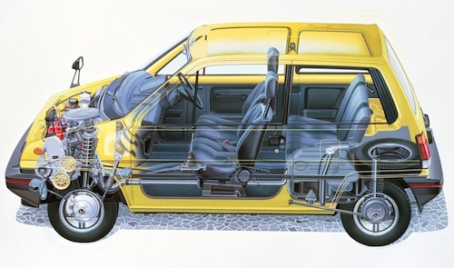 3380mmと現在の軽自動車より小さなボディだが、4輪ストラットを組み合わせて高い居住空間を生み出した