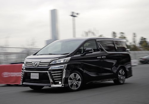 250万〜400万円でミニバンを狙うならアルファード/ヴェルファイアは筆頭。ライバルとなるのは?
