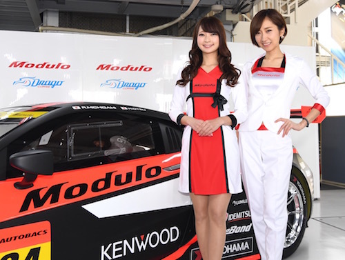 チームに帯同するのは4年目の水村リアさん(左)、そして安藤麻貴さん、そして生田ちむさん(欠席)。人気レースクイーン勢ぞろい