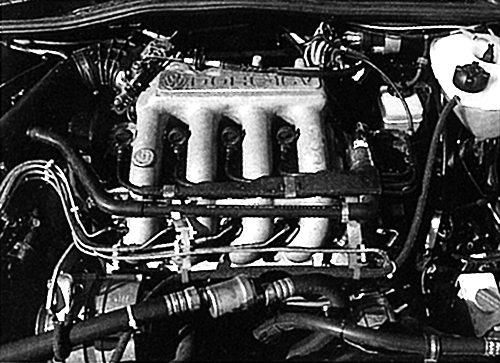 オールアルミの1.8L DOHC16バルブエンジンは本国仕様の139ps仕様ではなく触媒の付いた125ps(8バルブモデルは105ps)仕様だった。ただし、DIN表記で実質129psというハイパワーだった
