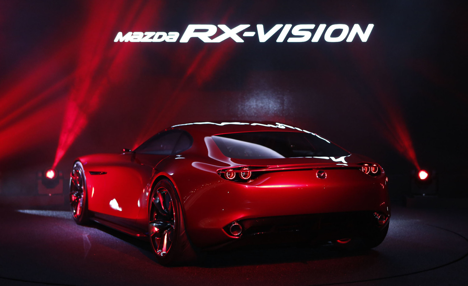 こちらはRX-VISIONのリア。この2015年の時点では「マツダはロータリーの研究・開発を継続しています」と公言していた