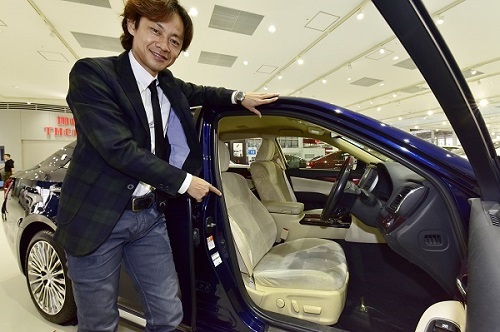 レーシングドライバーである脇阪寿一にとって、車のシートは仕事場。自身もかつて腰痛に悩まされたことがあるという