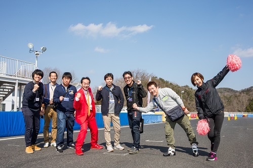 当日はクルマを使ったミニ運動会も実施。Moduloスマイルの水村リアさんも応援だ!!