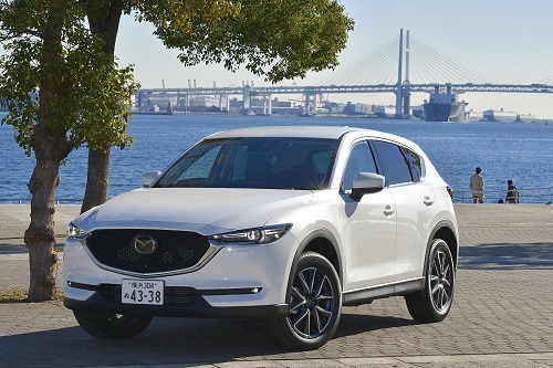 2017年発売のCX-5は半年後に「一部改良」。同車に限らず、マツダは半年から1年スパンで何らかの改良を加えるケースが多い