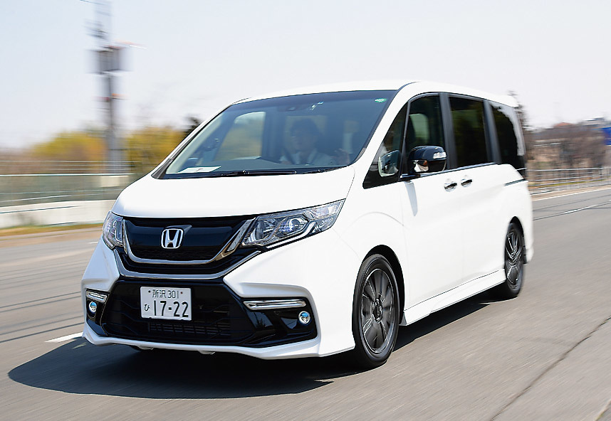 ホンダステップワゴンモデューロX/専用エアロ、専用サスを採用し、スポーティさとともに高級感も演出するモデル。GR、ニスモほどスポーツ性の高さを主張しないが、欧州車的な上質な走りが楽しめる。1.5Lターボ車のみの設定で、価格は366万5000円