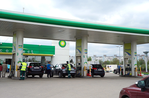 ロシアのガソリンスタンド。見た目はキレイだが、オクタン価=80のガソリンを売ってるかも