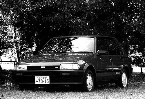 GTに5ドアの設定はなかった。写真の5ドアは1.6L SOHCエンジン搭載のSRで、120万5000円だった
