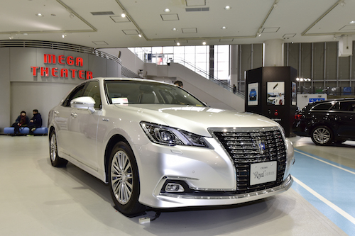 現行型クラウンは2012年に登場。今年6月に15代目となる新型にフルモデルチェンジする