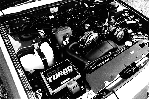 ’82年当時直6、2.8Lのソアラ(170ps)に次ぐ160psを発生した12Aロータリーターボエンジン