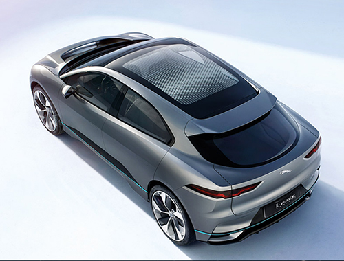 来年前半に日本上陸予定のピュアEV SUV。スタイリッシュなスタイルに、0〜100km/h加速は約4秒という韋駄天。最高出力/最大トルク:400ps/71.4kgmという数字は公表されているが……凄い。エコと走りの両方を追求しまくる!