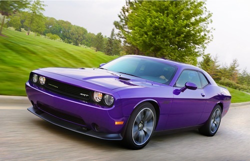 今回はカラーリングも特徴的だったダッジチャレンジャーSRT8だったので特定は容易(写真はチャレンジャーSRT)。しかしこれがシルバーのコンパクトカーだったら、捜査は困難を極めたかもしれない