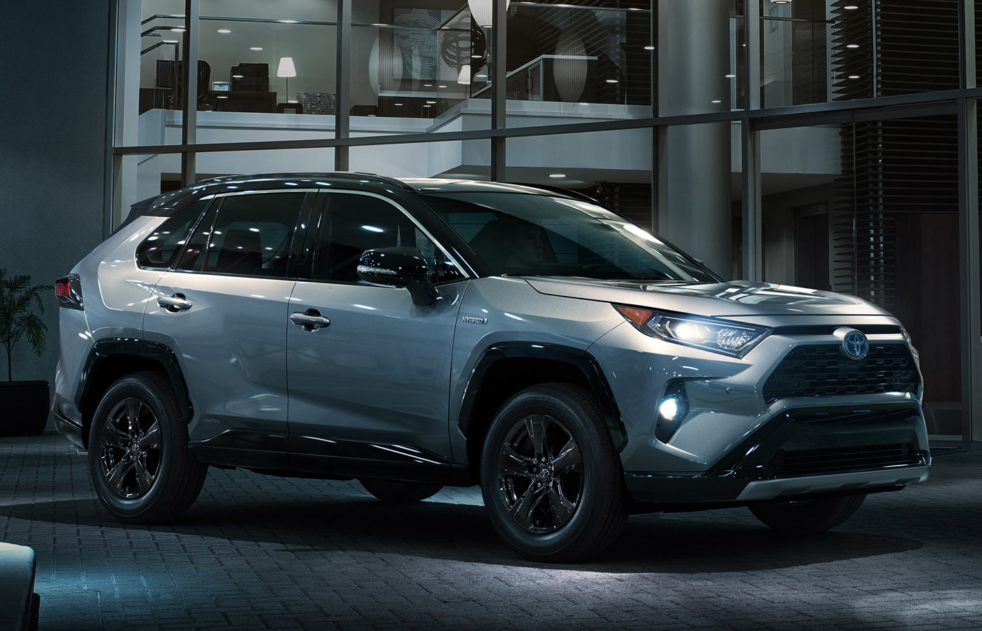 3月のニューヨークショーで北米モデルが公開された新型RAV4。ここで「2019年春に発売」とトヨタから発表された