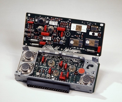 1976年のメルセデスベンツに搭載されたボッシュのABS。現代から見るとかなりシンプルに見える
