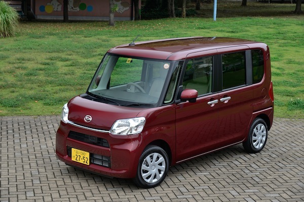 タント/全長×全幅×全高:3395×1475×1750mm、エンジン:0.66L直3DOHC、52ps/6.1kgm