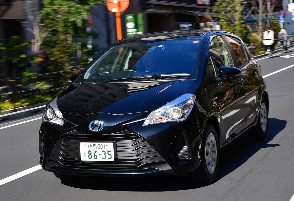 現行型ヴィッツハイブリッド。現行型は2010年12月に登場。7年半が経過している