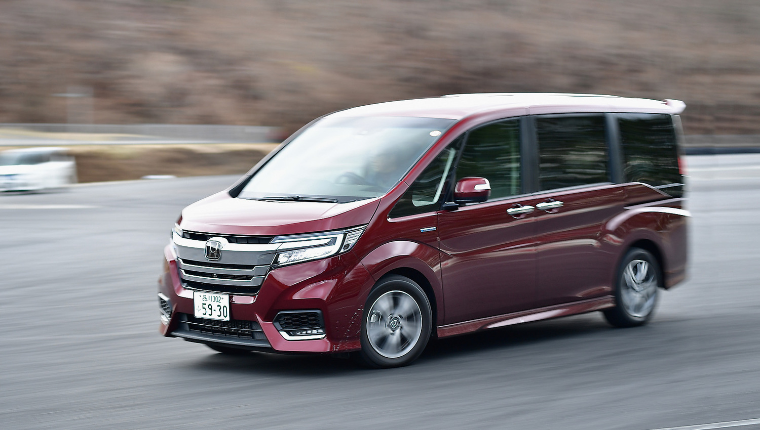ステップワゴンスパーダハイブリッド。力強さならこれが一番か